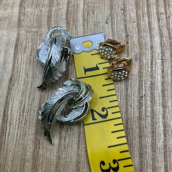 Sarah Coventry Vintage Bundle Clip On Earrings - Picture 3 of 4